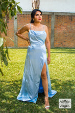 Cargar imagen en el visor de la galería, ABA, Vestido Satin, abierta en pierna, espalda descubierta, corte recto, graduación, dama de honor, invitada de fiesta