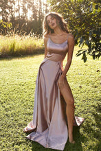 Cargar imagen en el visor de la galería, Vestido satinado/Escote cuchara/ abierta en pierna/ Backless Satin dress with slit