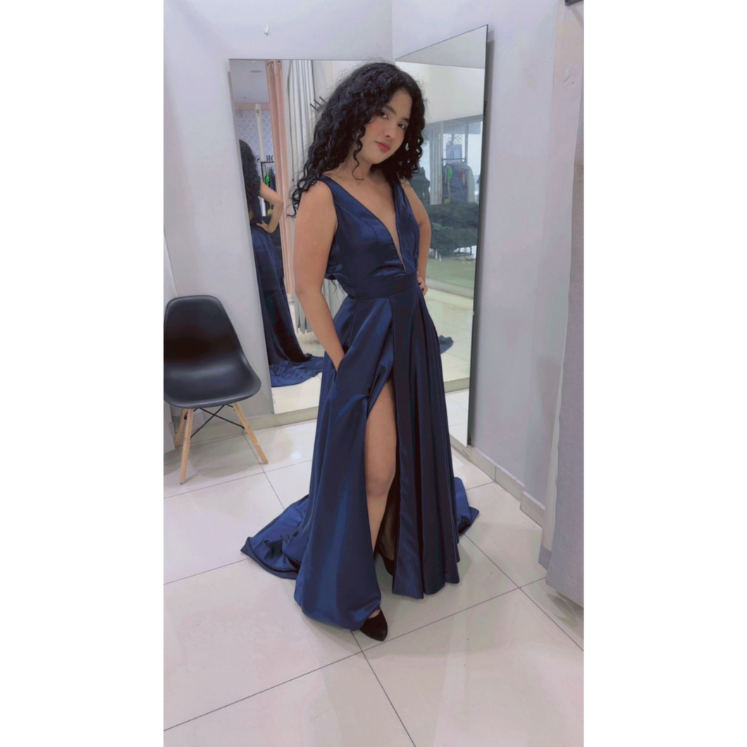 Vestido largo línea a princesa escote v profundo cauda abierta en pierna bolsillos