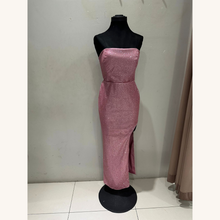 Cargar imagen en el visor de la galería, Vestido largo recto ajustado strapless abierta en pierna glitter
