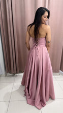 Cargar imagen en el visor de la galería, Vestido largo princesa corset strapless con bolsillos abierta en pierna
