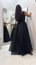 Cargar imagen en el visor de la galería, Vestido largo princesa escote v profundo
