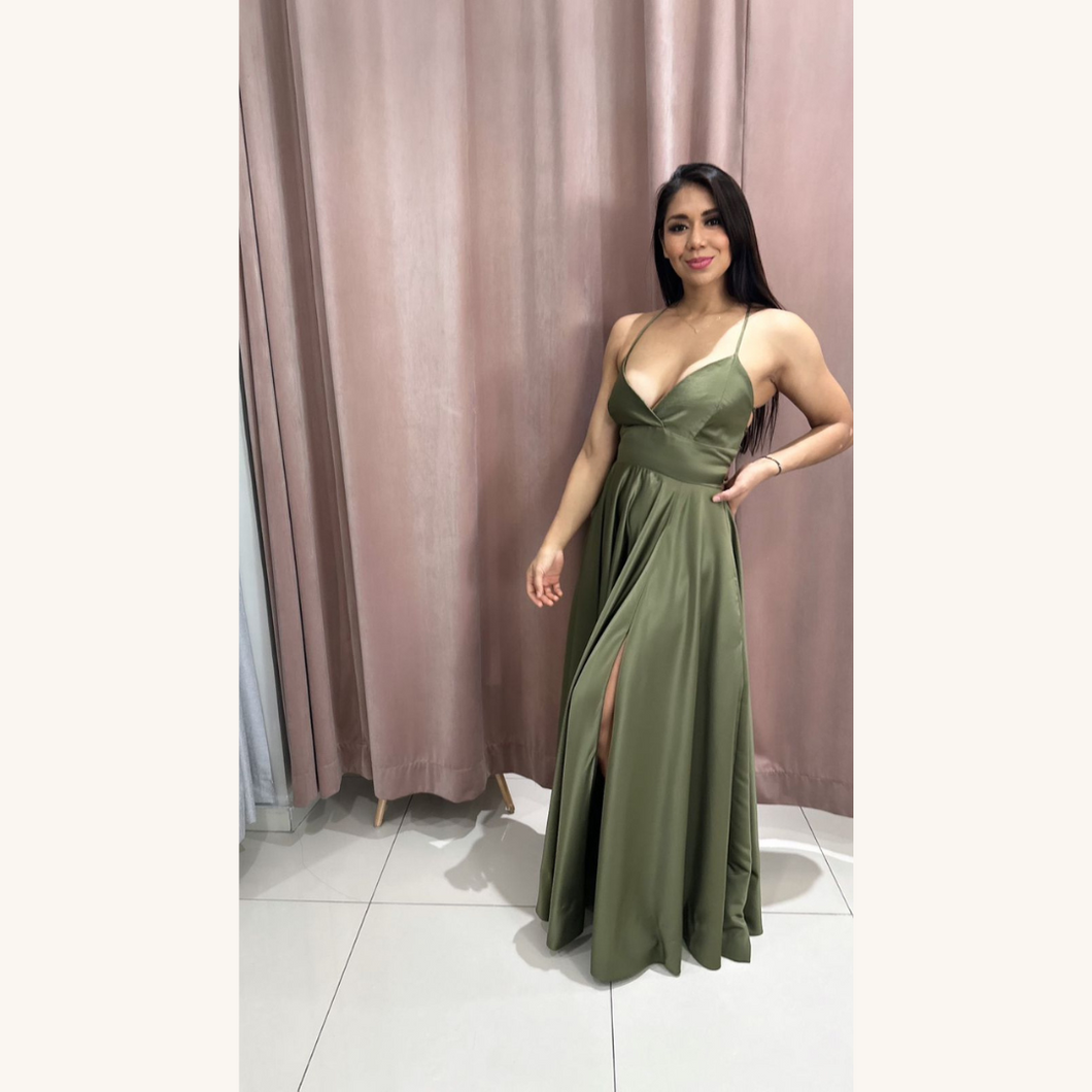 Vestido largo línea a tirantes escote v abierta en pierna verde olivo