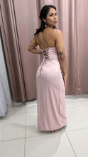 Cargar imagen en el visor de la galería, Vestido largo recto ajustado strapless abierta en pierna

