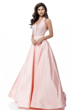 Cargar imagen en el visor de la galería, Vestido Princesa, Cuello Halter, Escote V profundo, Espalda descubierta/ Graduación/ Boda / Princess V neck halter dress, backless with lace Prom, Bridesmaid
