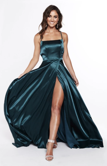 Vestido Princesa, Tirantes, Abierta en pierna, Espalda descubierta/ Graduación/ Noche / Evening backless dress with slit